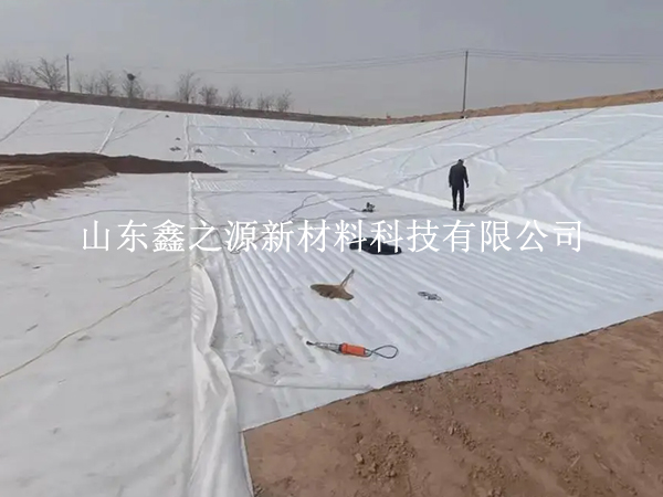 防滲復(fù)合土工膜運(yùn)輸注意事項(xiàng)：安全高效，細(xì)節(jié)決定成敗