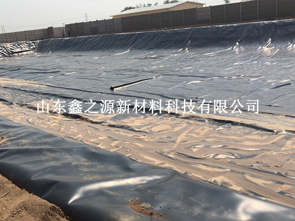 沼氣池建設(shè)：為何選擇黑色HDPE土工膜？